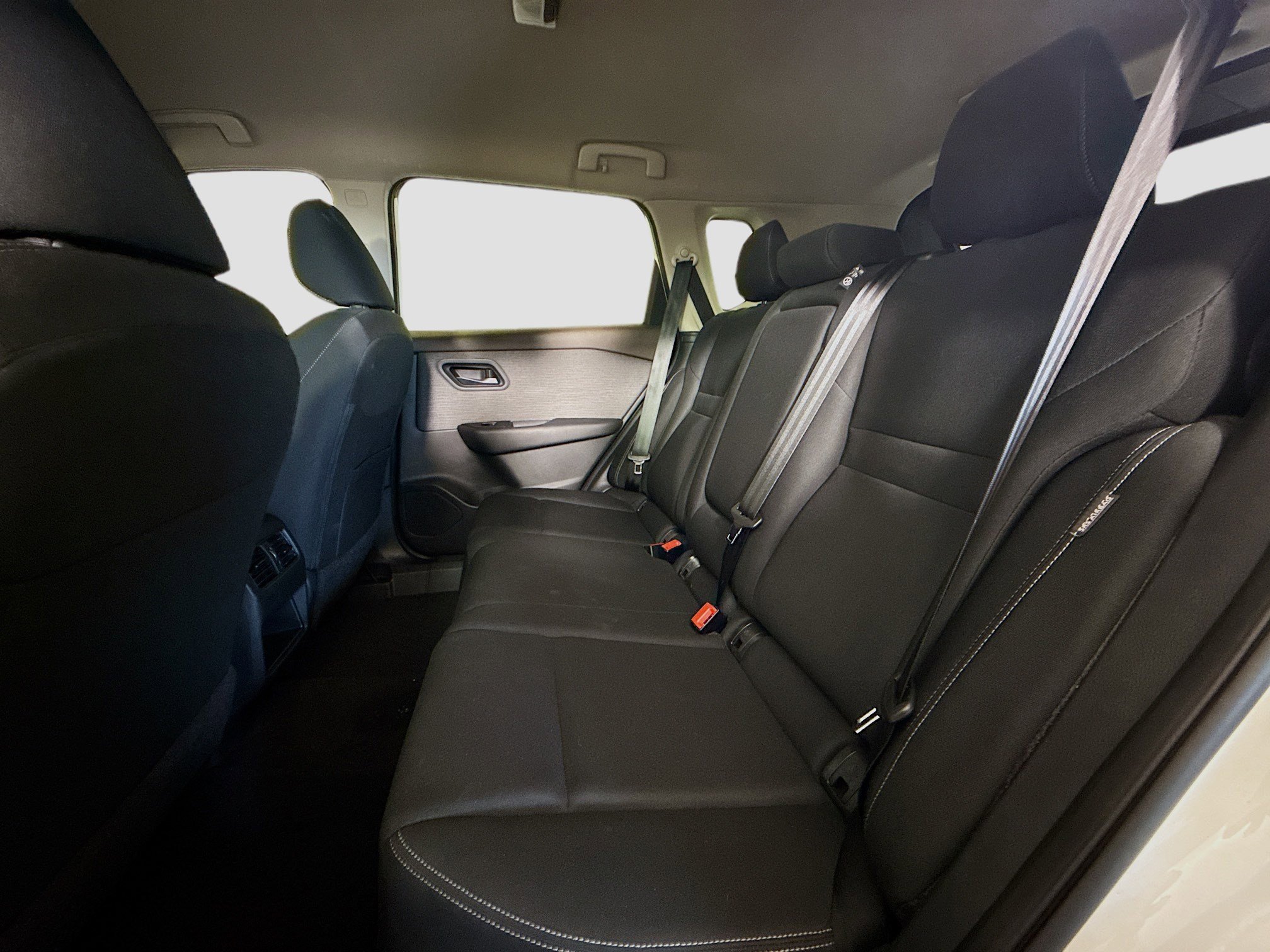 Used 2023 Nissan Rogue S image 25