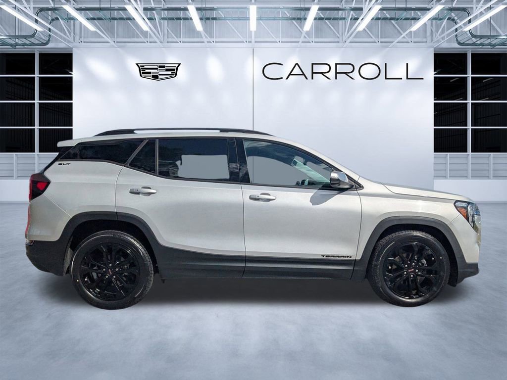 Used 2022 GMC Terrain SLT w/ Infotainment Package II image 3