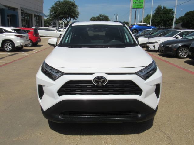 Used 2025 Toyota RAV4 XLE image 2