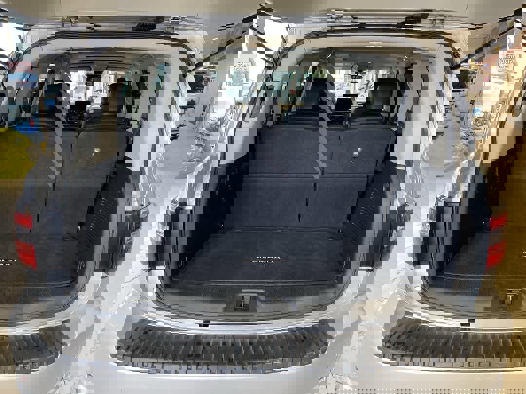 Used 2022 Nissan Armada SL w/ Captain's Chairs Package image 24