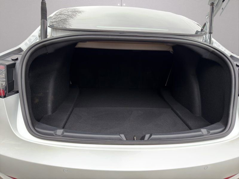 Used 2021 Tesla Model 3 Performance image 11