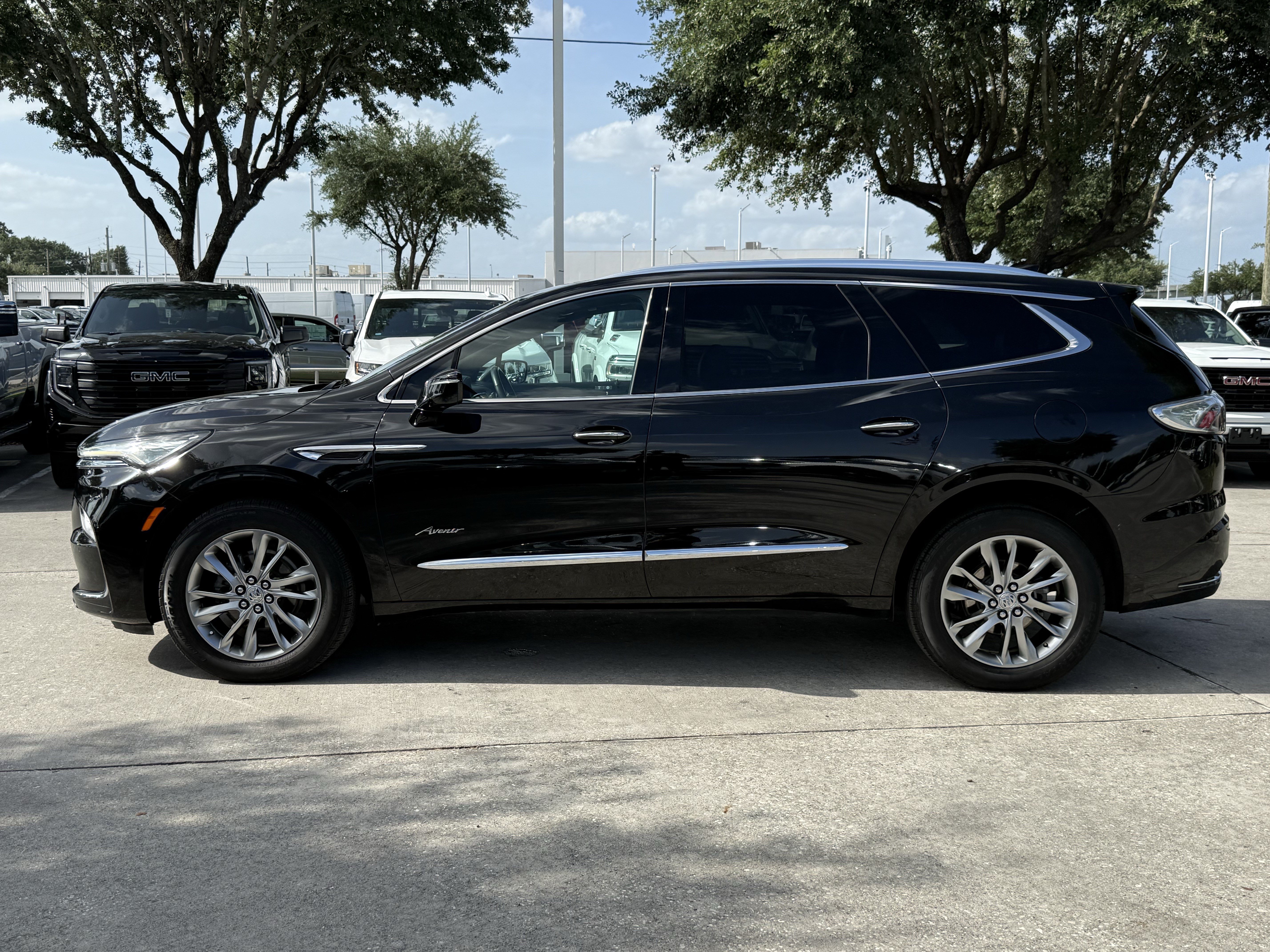 Used 2023 Buick Enclave Avenir w/ Avenir Technology Package FWD image 8