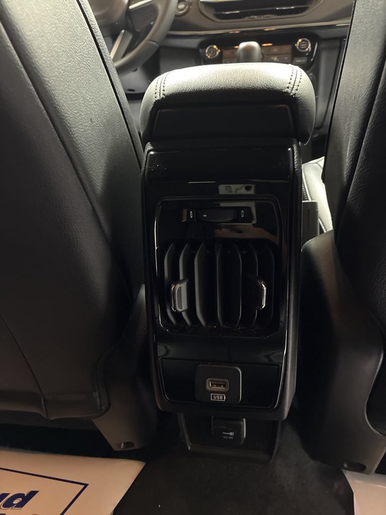 Used 2025 Jeep Compass Trailhawk AWD/4WD image 25