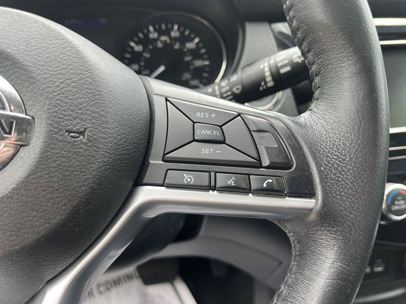 Used 2018 Nissan Rogue SV AWD/4WD image 27