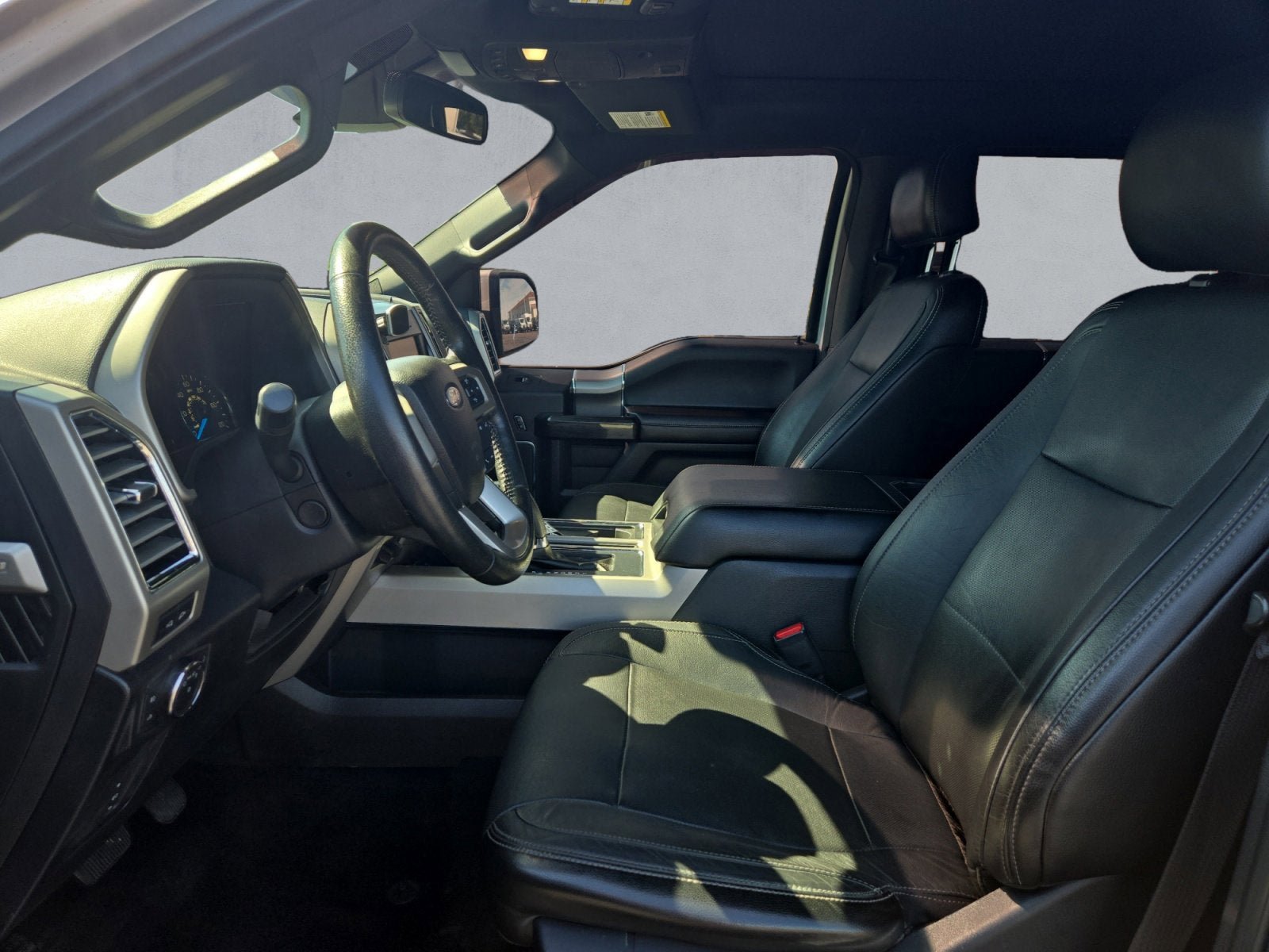 Used 2015 Ford F150 Lariat w/ Equipment Group 502A Luxury AWD/4WD image 11
