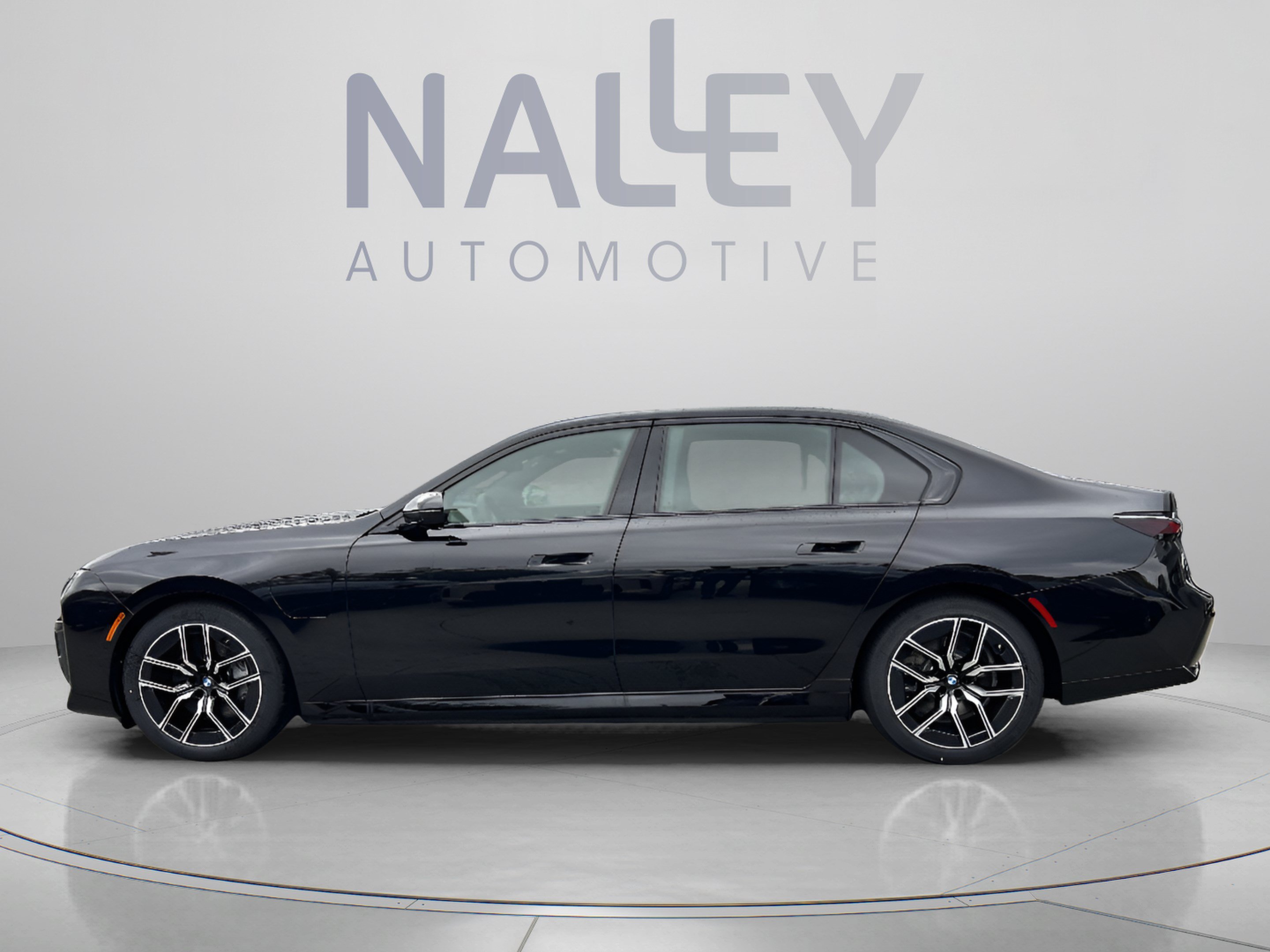 Used 2026 BMW 750e xDrive AWD/4WD image 3