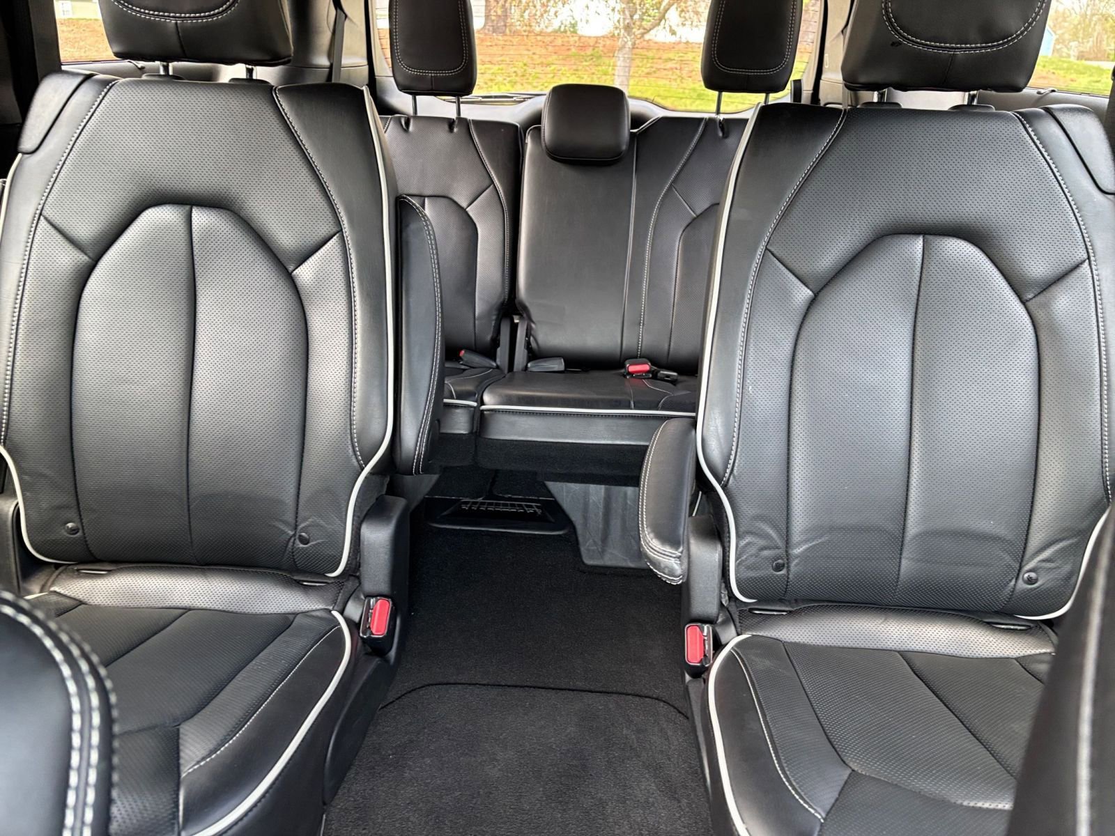 Used 2025 Chrysler Pacifica Limited image 43