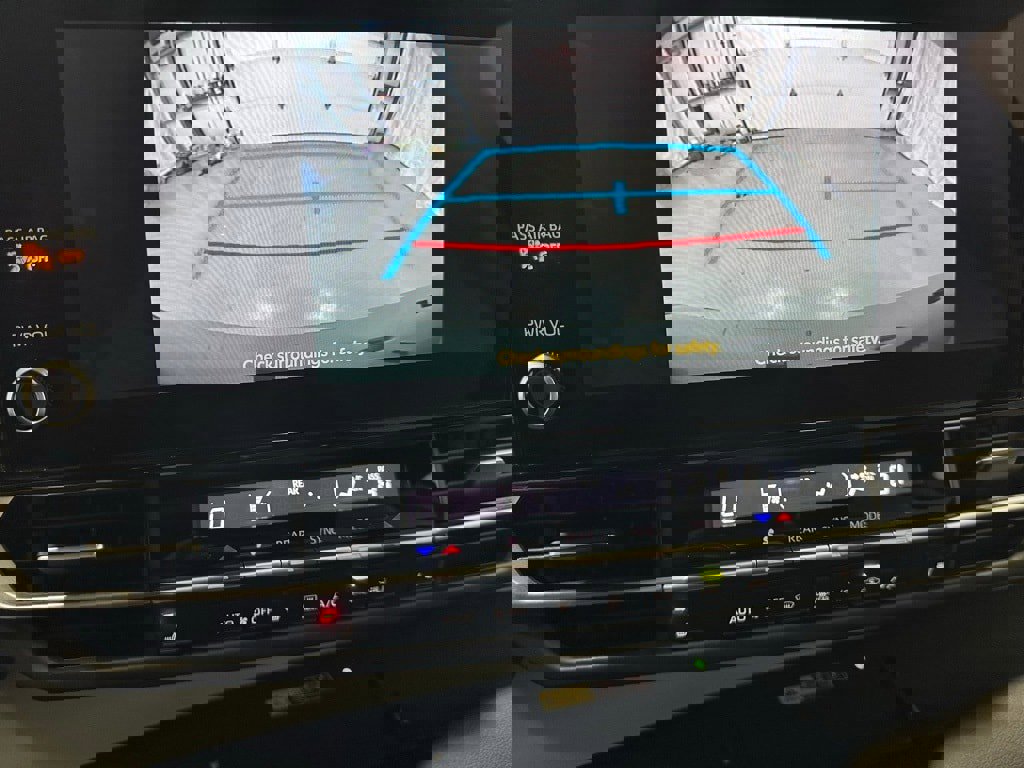 Used 2025 Toyota Sienna XSE image 40