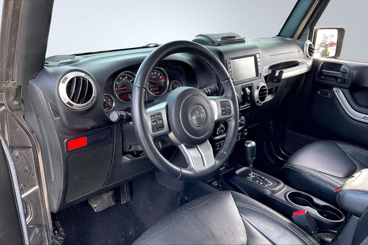Used 2016 Jeep Wrangler Unlimited Rubicon image 12