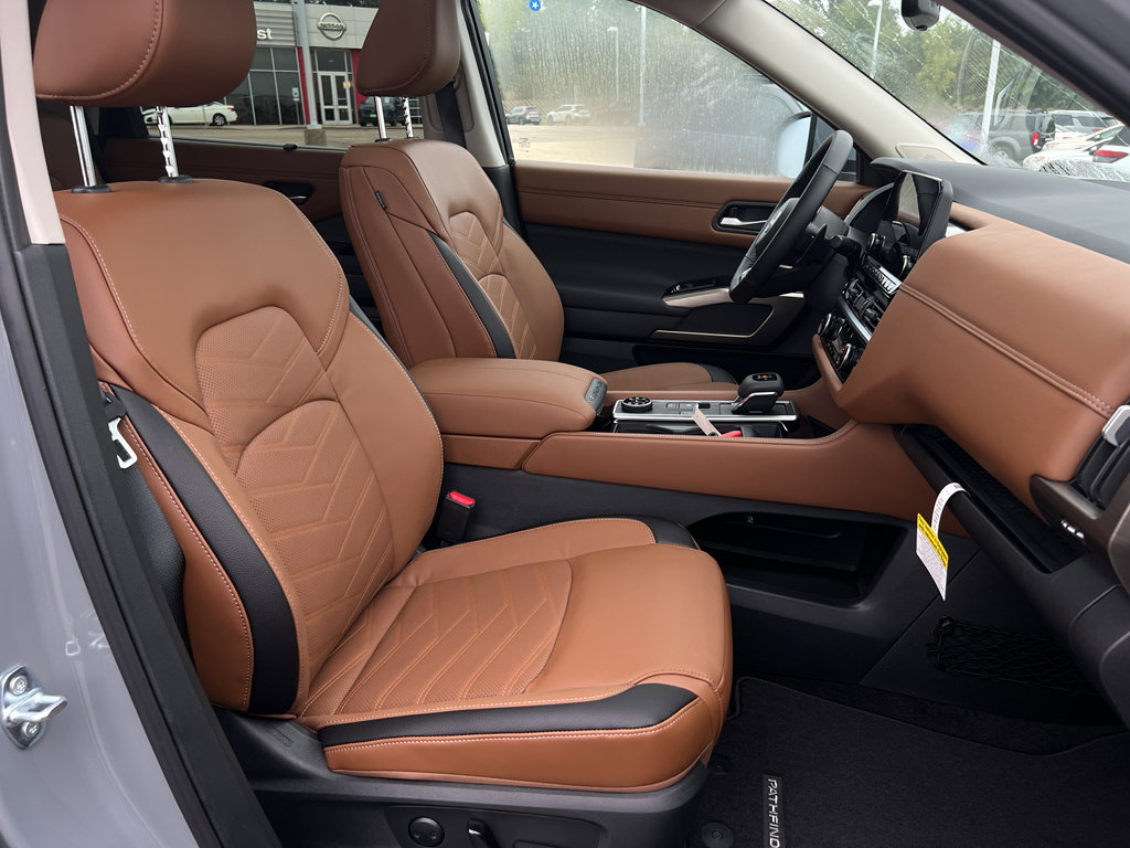 New 2025 Nissan Pathfinder Platinum image 19