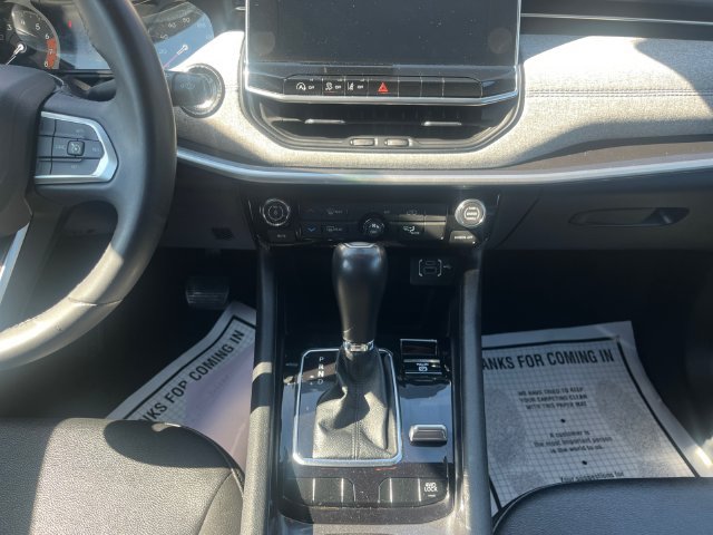 Used 2024 Jeep Compass Latitude AWD/4WD image 11