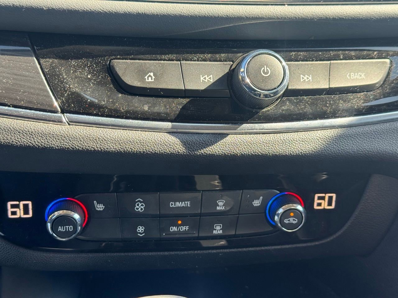 Used 2019 Buick Enclave Essence FWD image 11