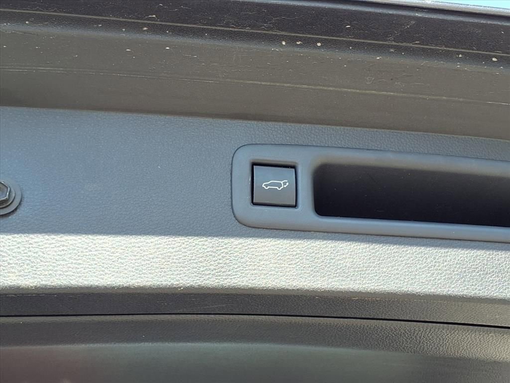 Used 2025 Toyota Highlander Platinum image 21