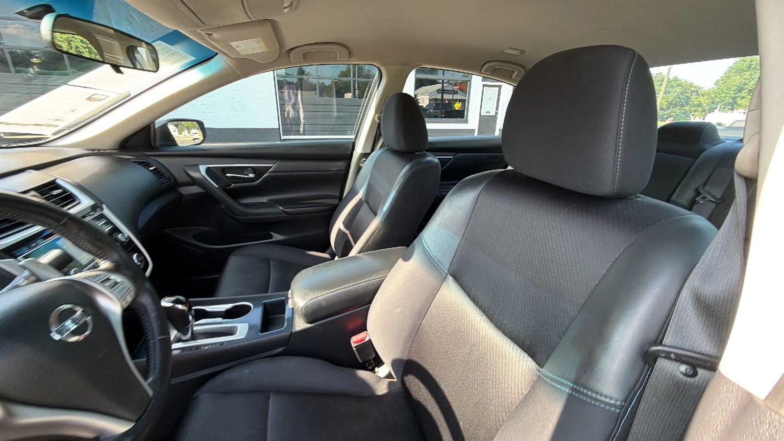 Used 2018 Nissan Altima 2.5 SR FWD image 16