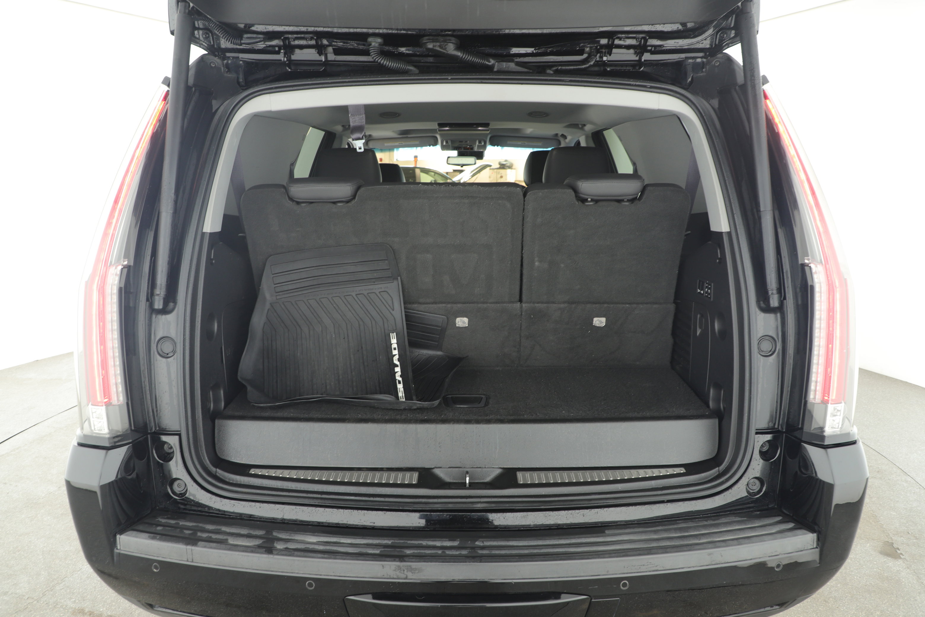 Used 2017 Cadillac Escalade Premium Luxury image 5