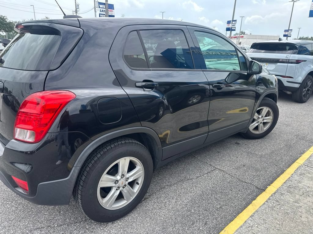 Used 2020 Chevrolet Trax LS w/ Tint and Cruise Package FWD image 4
