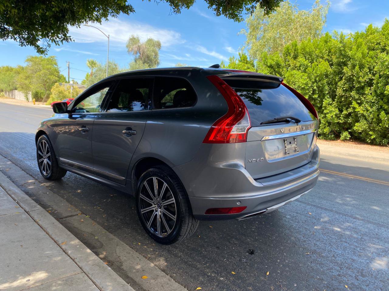 Used 2016 Volvo XC60 T6 Platinum FWD image 9