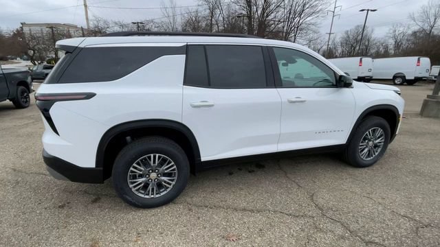 New 2026 Chevrolet Traverse LT w/ Driver Confidence Package FWD image 2
