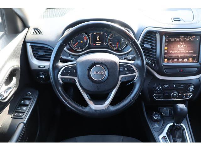 Used 2016 Jeep Cherokee Latitude w/ Cold Weather Group image 10