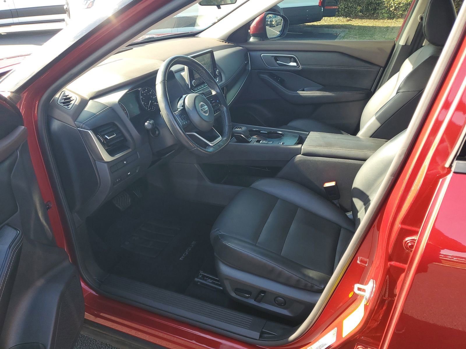 Used 2021 Nissan Rogue SV w/ Premium Package FWD image 16