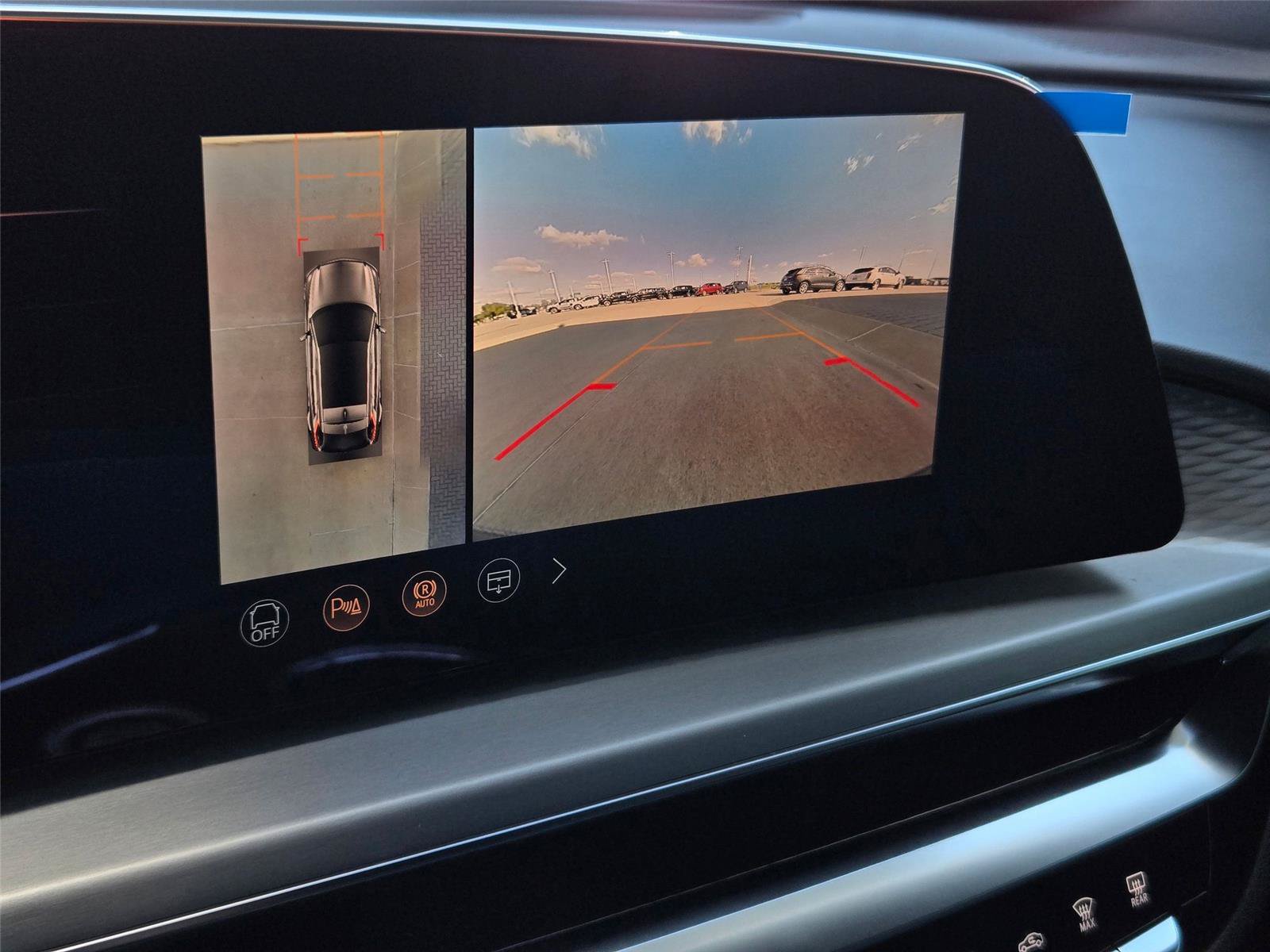 New 2026 Cadillac Lyriq Premium Luxury AWD/4WD image 19
