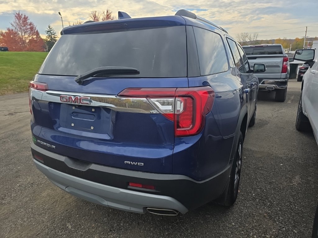 Used 2023 GMC Acadia SLT AWD/4WD image 8