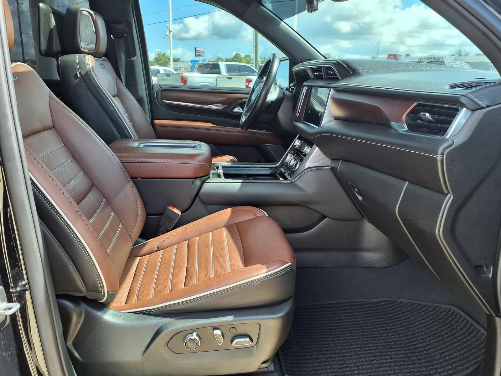 Used 2023 GMC Yukon Denali Ultimate AWD/4WD image 19