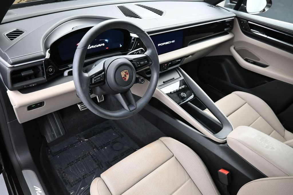Certified 2025 Porsche Macan 4S Electric AWD/4WD image 33