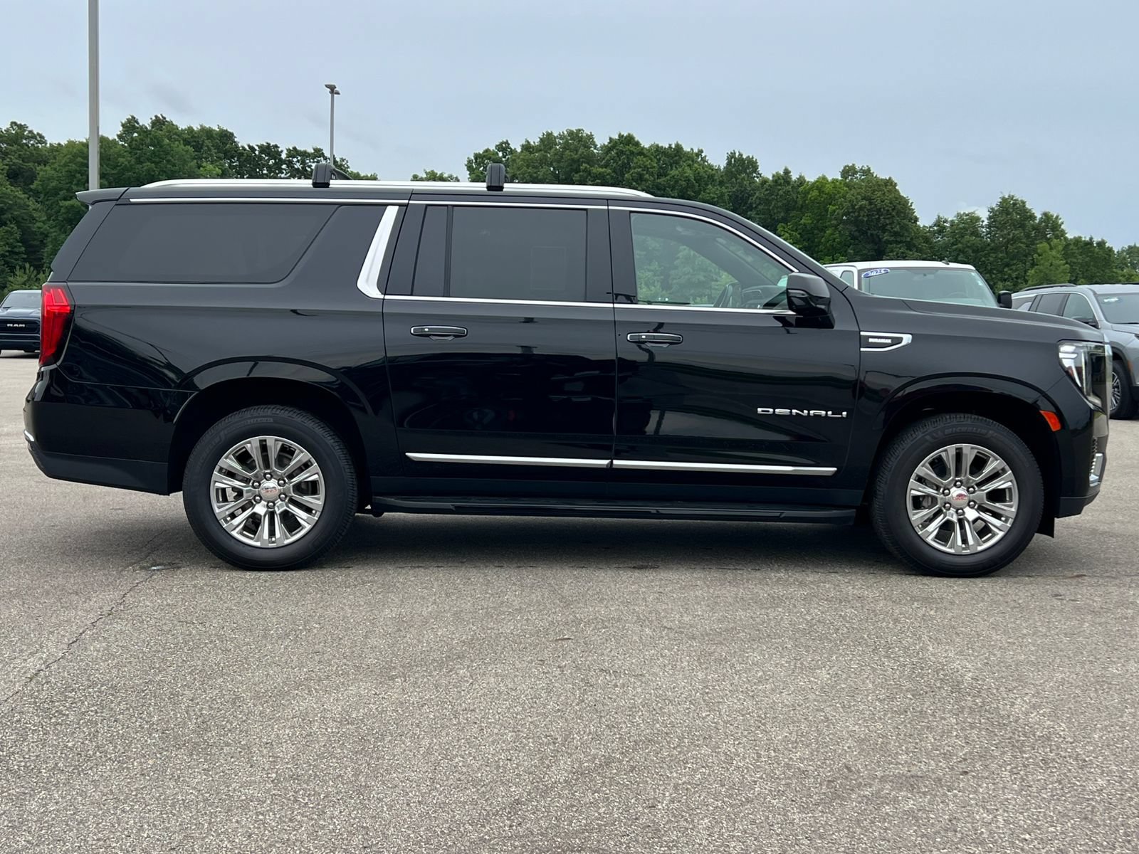 Used 2023 GMC Yukon XL Denali AWD/4WD image 60