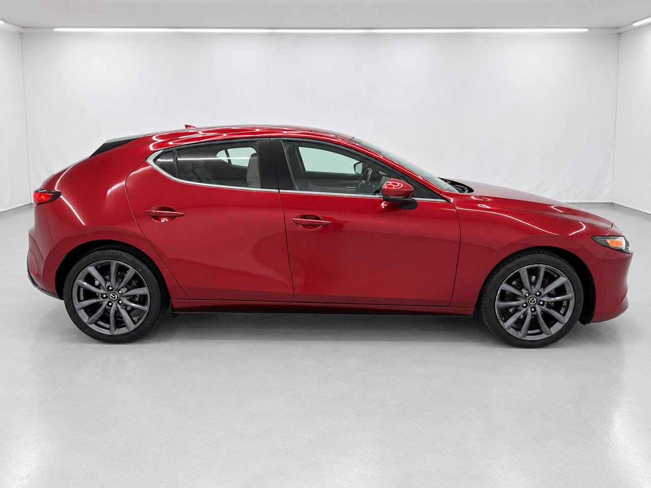 Used 2019 MAZDA MAZDA3 AWD Hatchback w/ Preferred Pkg image 2