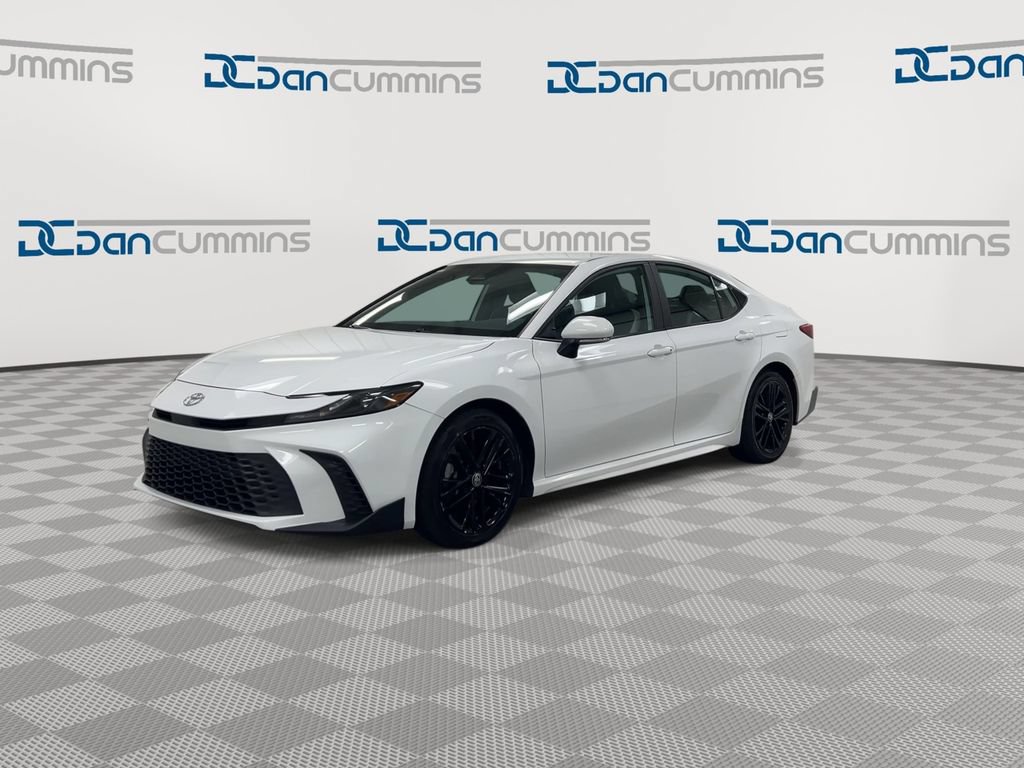 Used 2025 Toyota Camry SE FWD image 4