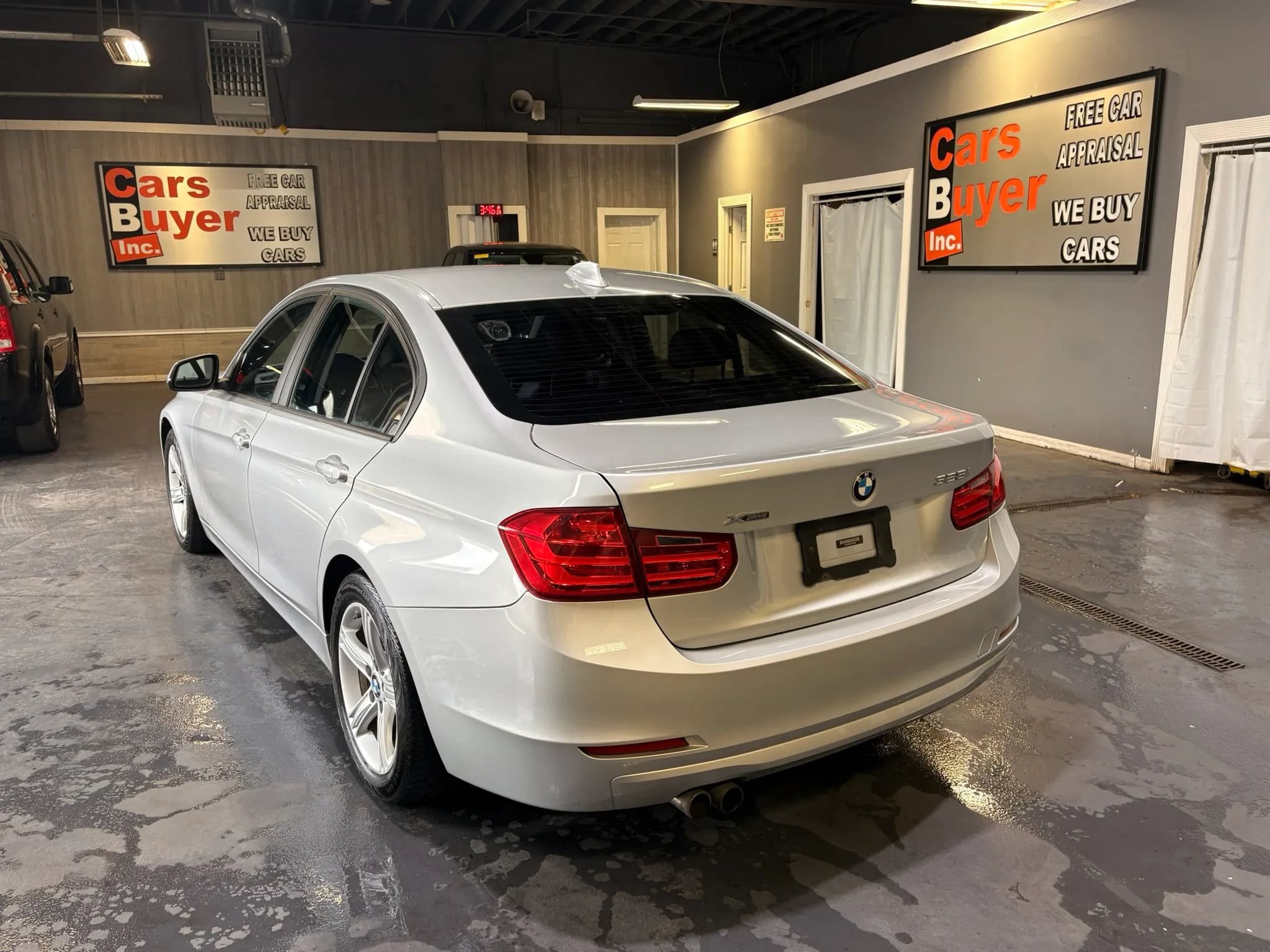 Used 2014 BMW 328i xDrive Sedan AWD/4WD image 4
