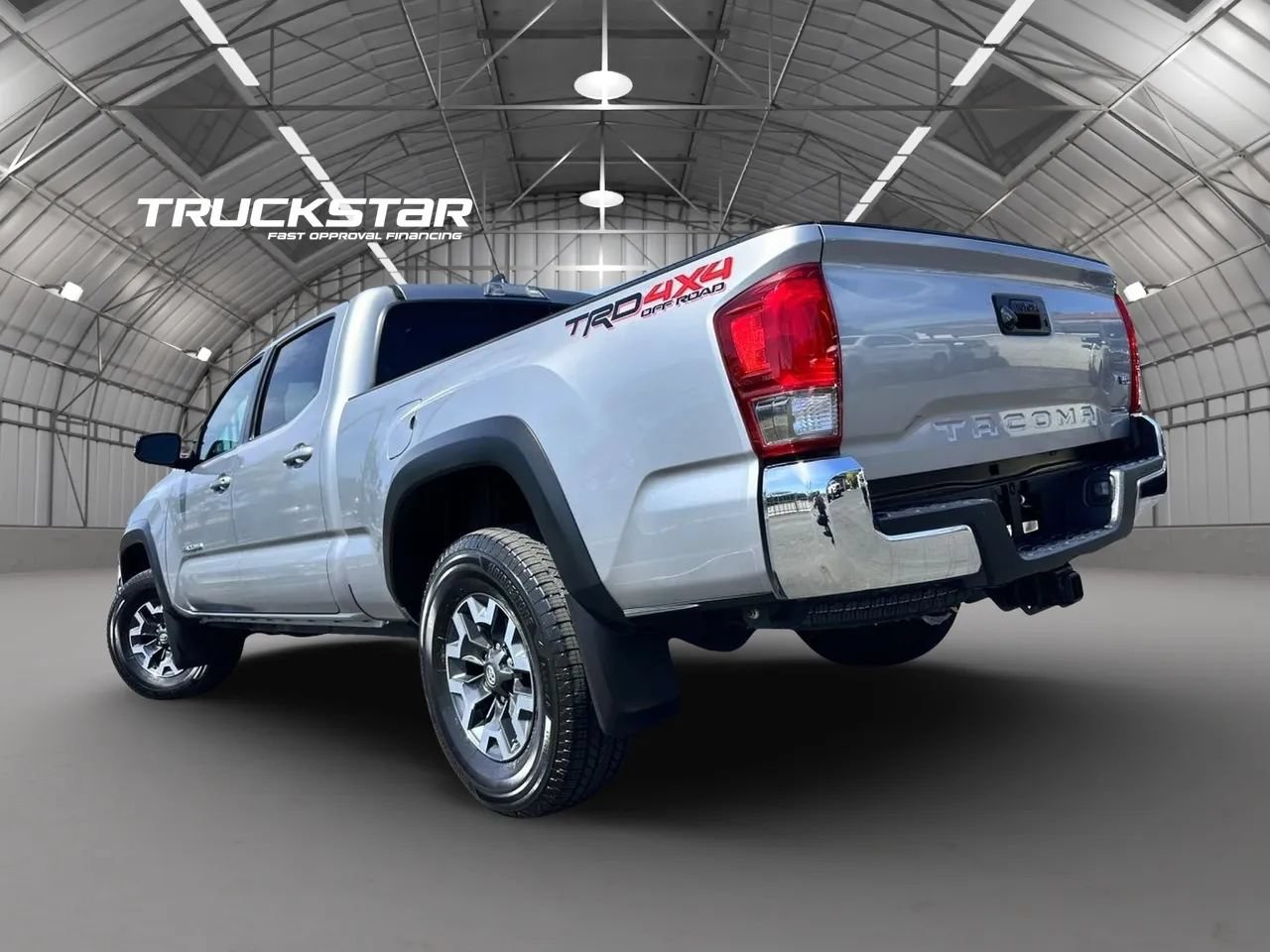 Used 2017 Toyota Tacoma TRD Off-Road w/ Tow Package AWD/4WD image 4