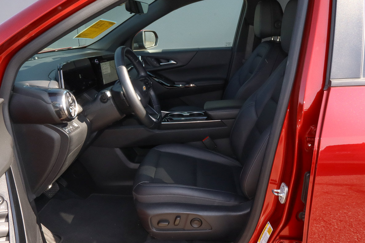 Used 2025 Chevrolet Equinox LT w/ Convenience Package II FWD image 7