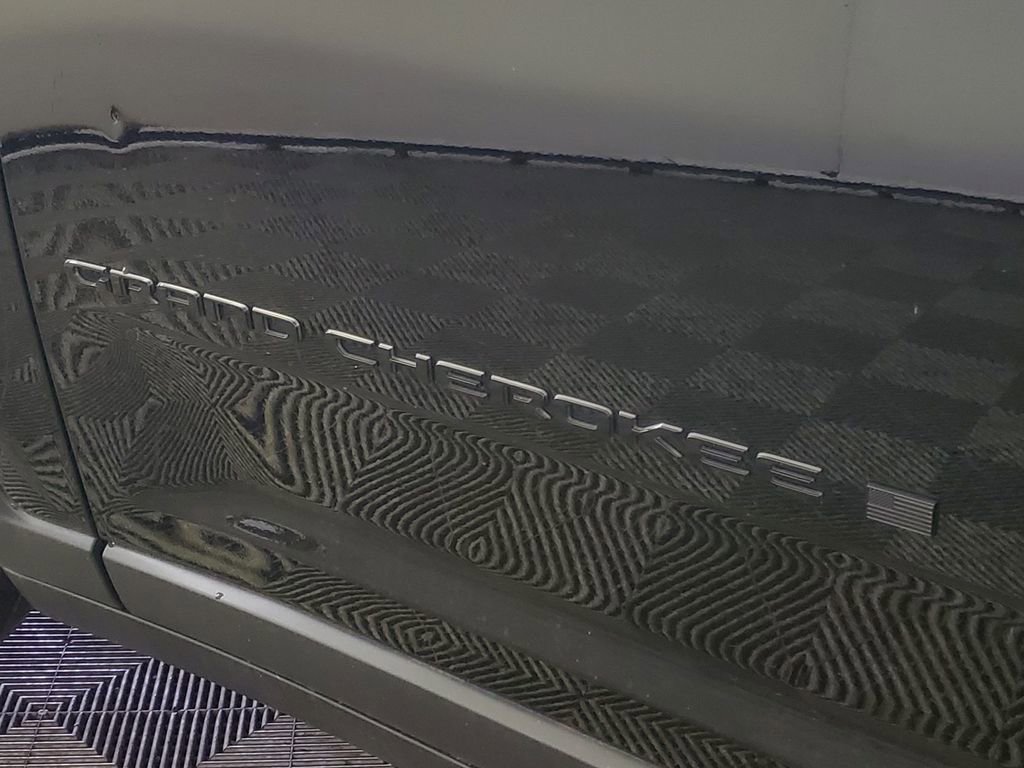 Used 2023 Jeep Grand Cherokee L Laredo image 5