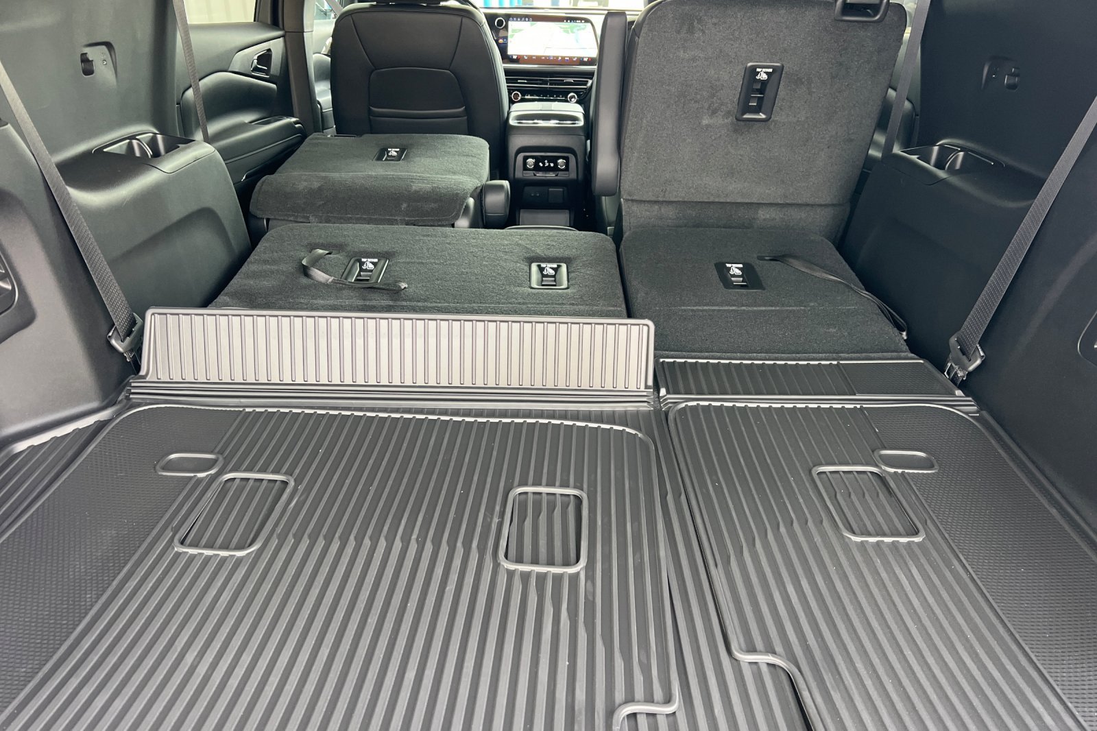 New 2027 Chevrolet Traverse Z71 w/ Enhanced Driving Package AWD/4WD image 13