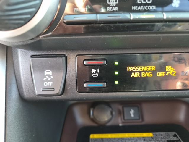 Used 2020 Toyota RAV4 Limited image 31