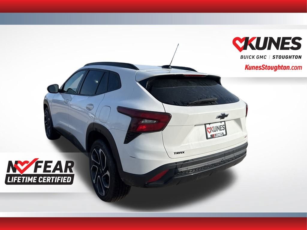 Used 2024 Chevrolet Trax RS w/ Sunroof Package FWD image 9