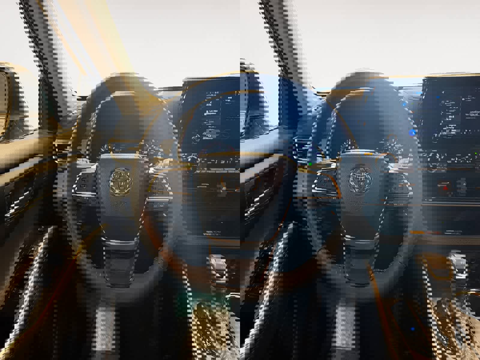 Used 2025 Toyota Highlander XLE image 13