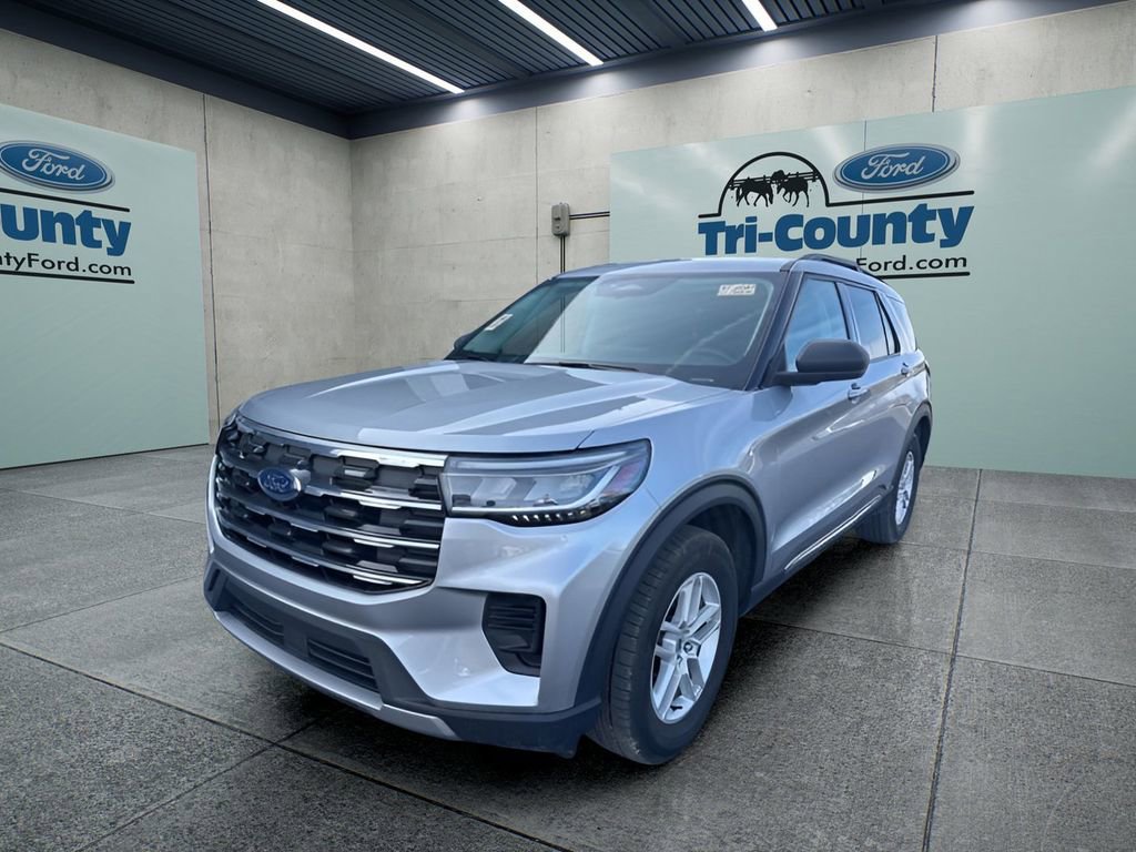 Used 2025 Ford Explorer Active AWD/4WD image 3