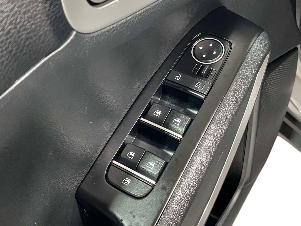 Used 2025 Kia Soul LX w/ LX Technology Package FWD image 18