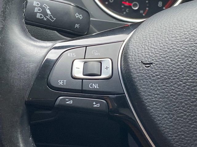 Used 2018 Volkswagen Tiguan SE w/ Panoramic Sunroof Package image 18