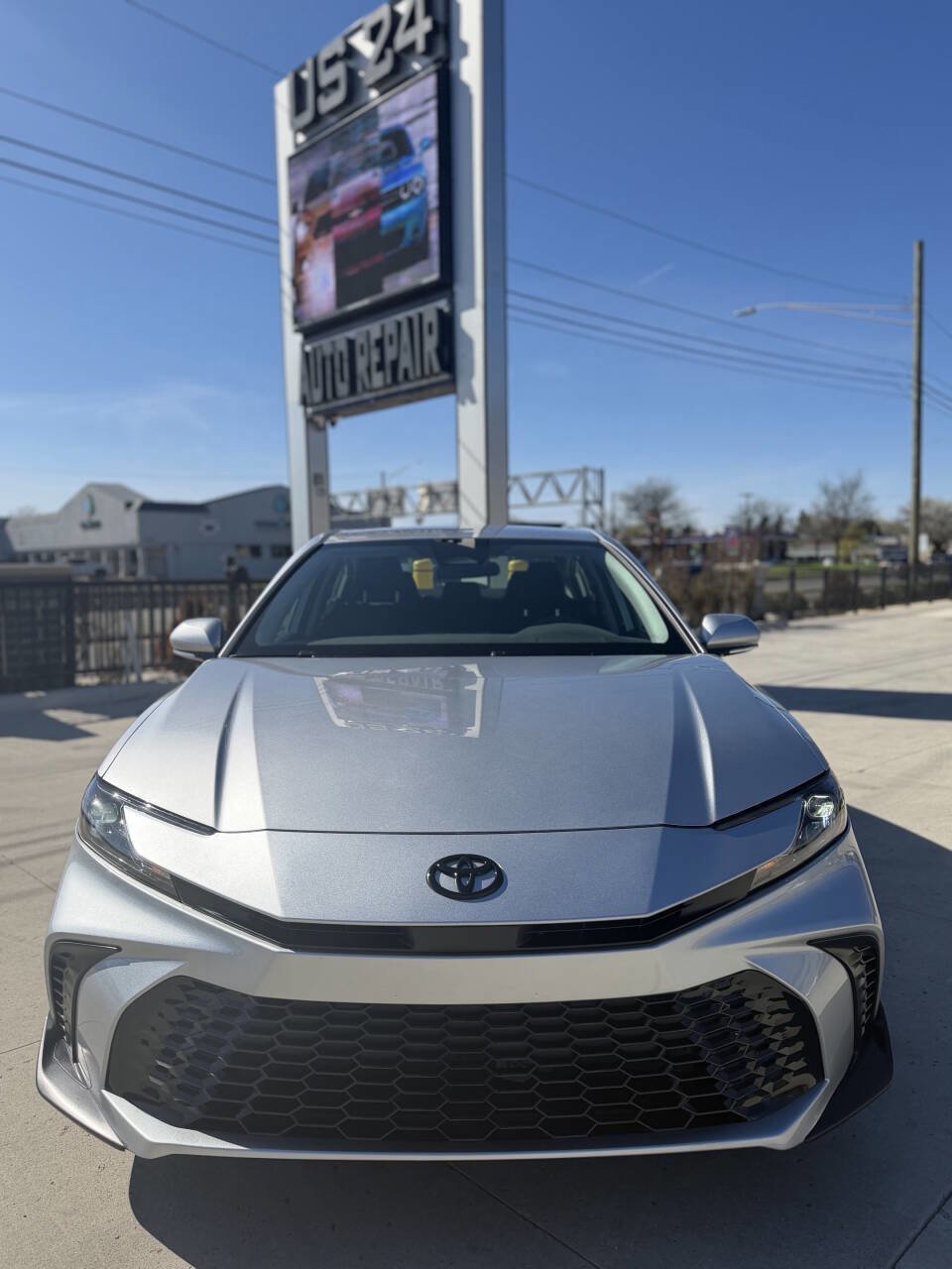 Used 2025 Toyota Camry LE FWD image 2
