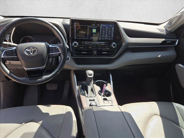 Used 2021 Toyota Highlander Limited AWD/4WD image 19