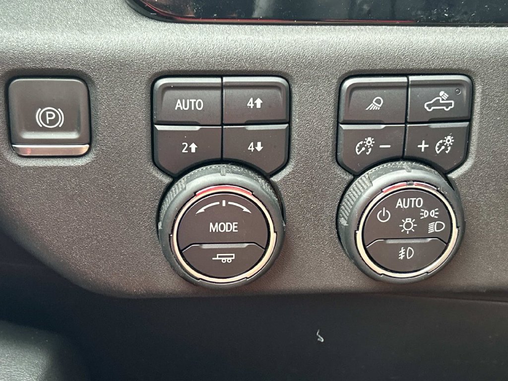 Certified 2023 Chevrolet Silverado 1500 LTZ AWD/4WD image 29