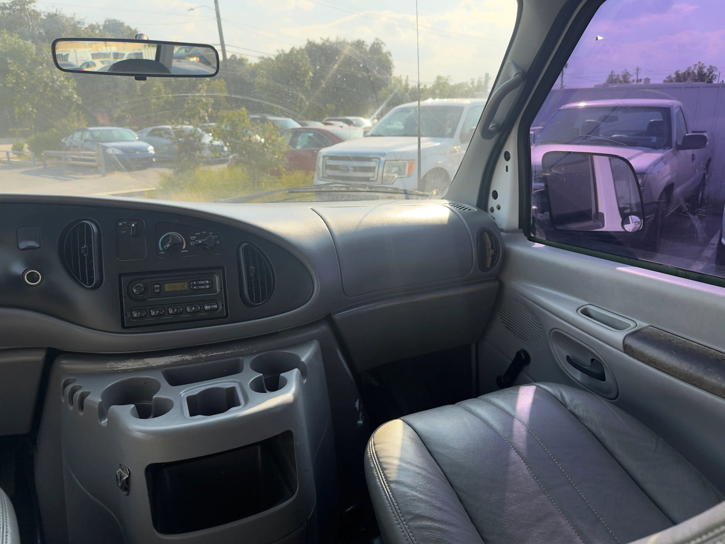 Used 2001 Ford E-150 and Econoline 150 image 13