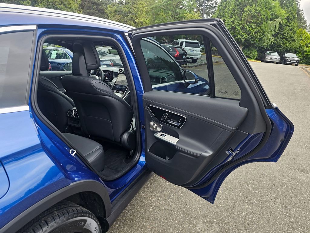Used 2024 Mercedes-Benz GLC 300 4MATIC image 25