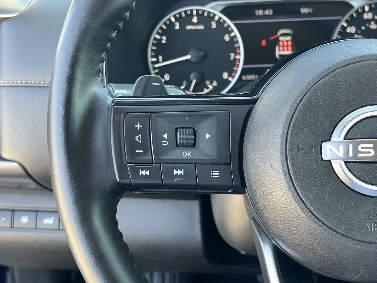 Used 2023 Nissan Pathfinder SL AWD/4WD image 11