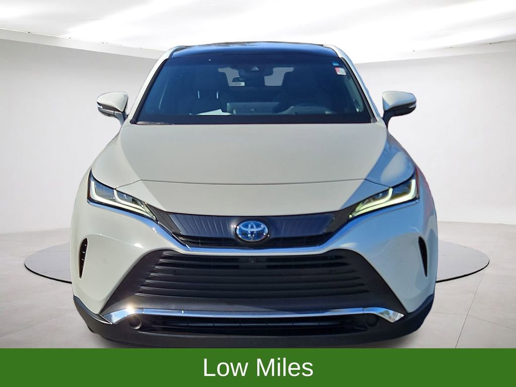 Used 2021 Toyota Venza Limited image 2