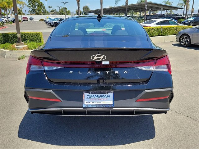 New 2025 Hyundai Elantra Sport FWD image 18